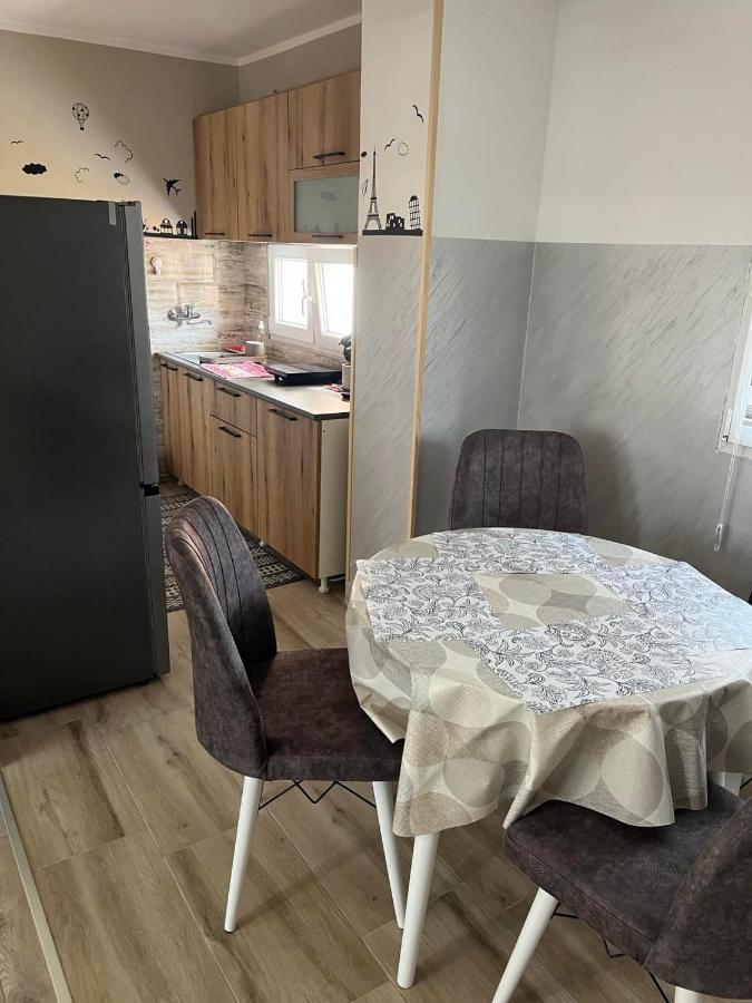 Apartman Petrov Donji Milanovac Exterior foto